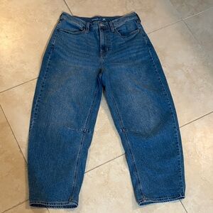 Old Navy Women's Barrel Jeans in Blue